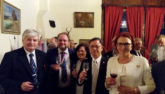 駐斯洛伐克代表處曾大使夫婦應邀出席歐洲葡萄酒文化論壇