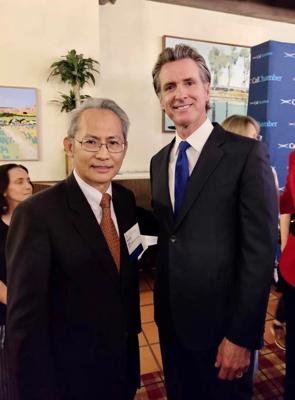 DG Lai is pleased to meet with Governor Gavin Newsom at Sacramento Host Breakfast!