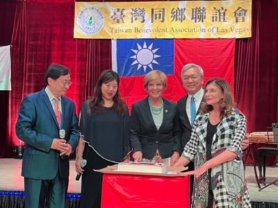 Deputy Director General John Chu attended the "Double Tenth National Day and Mid-Autumn Festival Gala" in Las Vegas