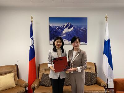 Representative Janet Chang was delighted to meet with the senior civil servants from Taiwan who participated in the 2023 CSPTC Take Off Programme