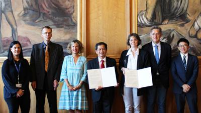 Dr. David Huang signs the MOU on Taiwan Studies with the University of Zurich.