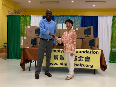 Ambassador Lily Li-Wen Hsu handed over five desktops and computer peripherals to the Ministry of Youth, Sports and Transport of Belize(2023/08/16)