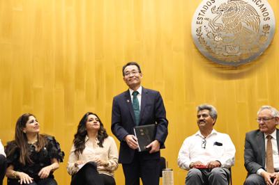 鄭正勇大使受邀前往國會參加"墨西哥土地改革及糧食安全論壇"分享台灣經驗。