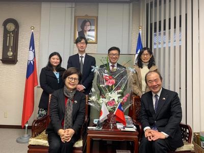 第一銀行邱月琴董事長及東京分行鐘世芳經理等2月29月拜訪本處。