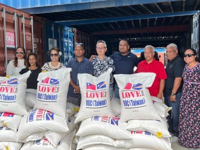 台灣緊急捐贈援米至馬紹爾群島Kili島