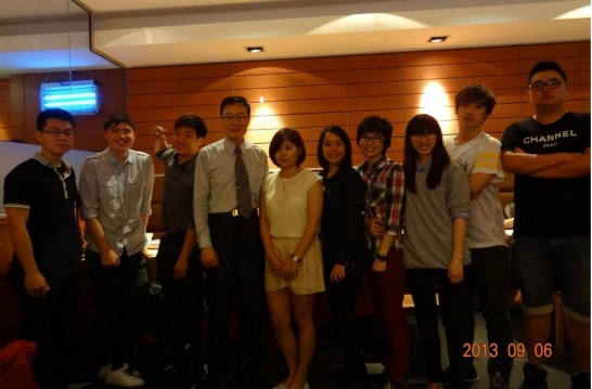 (左起)麥覺里大學臺灣同學會會長柯淇耀、雪梨大學臺灣同學會會長胡家偉、西雪梨大學臺灣同學會資深聯絡人暨卸任會長李坤翰、駐澳大利亞代表處教育組教育參事兼組長遲耀宗、新南威爾斯大學臺灣同學會副會長郭欣瑜、麥覺里大學臺灣同學會副會長許瀞方、雪梨大學臺灣同學會副會長汪維祺、雪梨科技大學臺灣同學會會長詹瑀婕、新南威爾斯大學臺灣同學會會長李睿可及西雪梨大學臺灣同學會會長朱家輝。