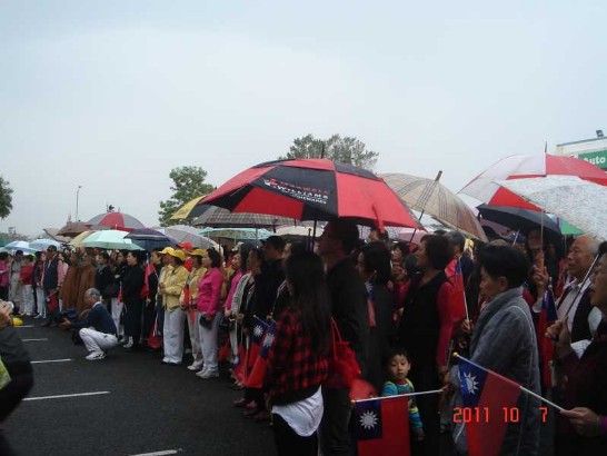 布里斯本僑胞參加中華民國建國一百年升旗典禮(2011年10月8日)