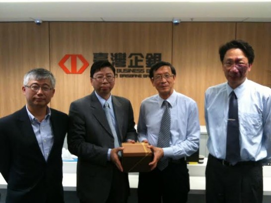 賴維中處長(左二)，林建成經理(右二)，簡宏昇組長(左一)