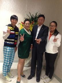 陳宇茹、林僑務諮詢委員、賴處長及侯羽桑（由左至右）