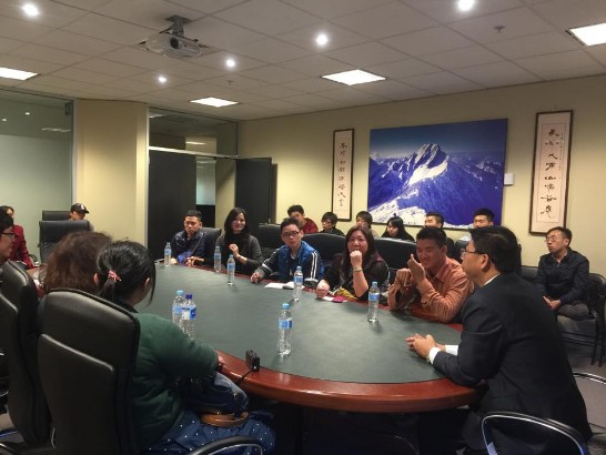 賴處長與參訪團學員們與會交流分享。