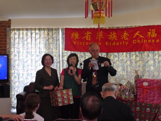 駐墨爾本辦事處翁處長參加維省華族老人福利會舉辦之2015年聖誕節聯歡午宴