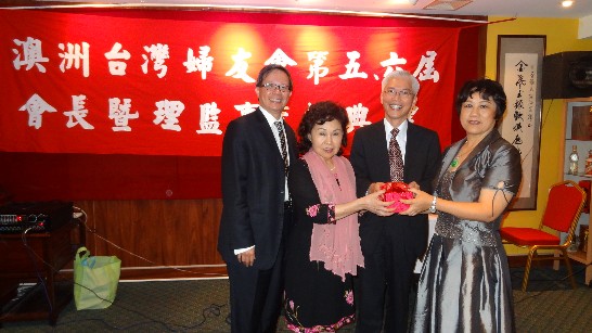 周處長進發監交澳洲婦友會第五、六屆會長交接