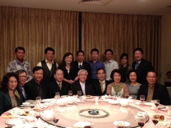 周處長進發與博愛老幼基金會附屬印支高齡宿舍擴建工程之愛心捐款僑胞合影