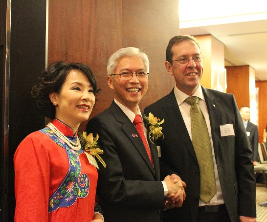 周處長進發伉儷與貴賓合影