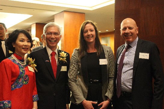 周處長進發伉儷與貴賓合影2