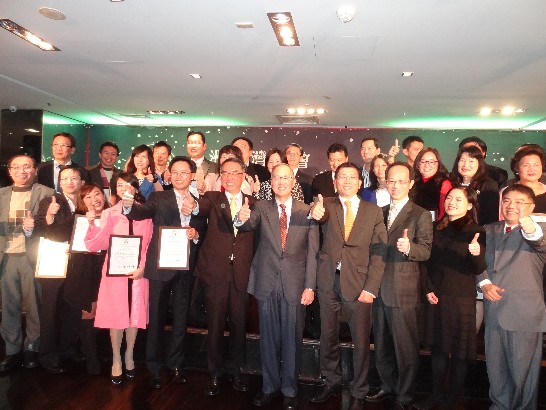 圖說(8194)：陳錦燦會長(前排右四)、李大維大使(前排右五)、史美振組長(前排左一)、沈正宗處長(右六)、黃國枏主任(前排右三)、蔡秀珍主任(前排右二)