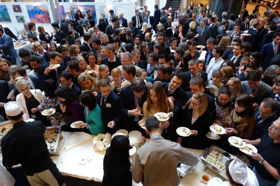 歐洲議會台灣形象展來賓享受台灣美食