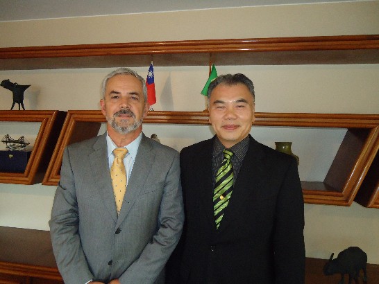 徐大使與友人合影