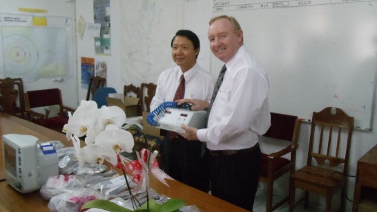 吳大使代表捐贈署立桃園醫院援贈醫療器材，並由貝國衛生部次長Dr. Peter Allen代表接受