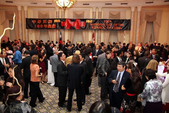 about 450 guests attend the reception