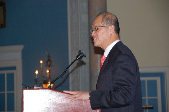 Dr. David Lee makes a speech at Taiwan Night