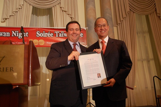 On behalf of Prime Minister Stephen Harper, Minister Jason Kenney presents greetings letter to Taiwan Representative Dr. David Lee.
