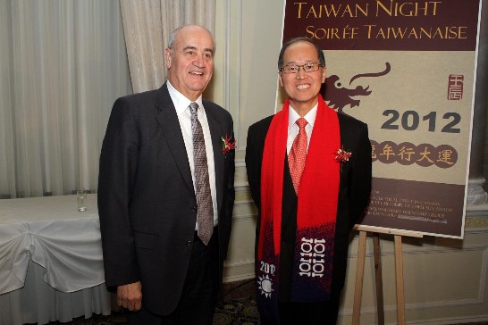 Hon. Julian Fantino (Associte Minister of National Defence) and Dr. David Lee