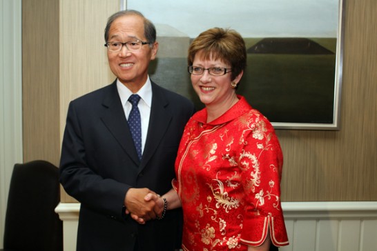 Dr. David lee with Hon. Diane Finley, Minister of Human Resources and Skills Development