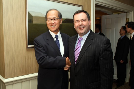 Dr. David Lee with Jason Kenney, Minister of Citizenship, Immigration and Multiculturalism