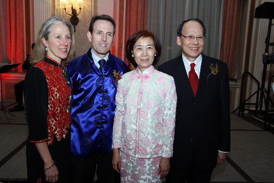 Dr. and Mrs. Chih-Kung Liu and Mr. and Mrs. John Weston, Member of Parliament and Chair of the Canada-Taiwan Parliamentary Friendship Group, are co-hosts of the “Taiwan Night 2013”.