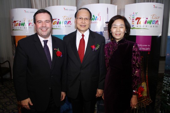 ROC (Taiwan) Representative Dr. C.K. Liu and Mrs. Liu welcome Jason Kenney, Minister of Citizenship, Immigration and Multiculturalism
