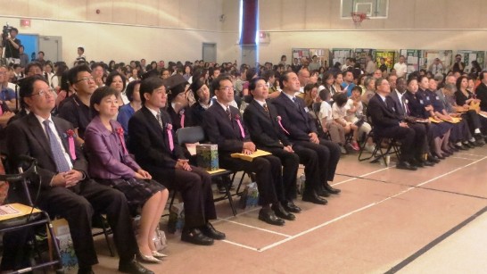 陳處長文儀(左5)、湯僑務委員遠芬(左2)、加拿大慈濟基金會莊副執行長立仁(左6)