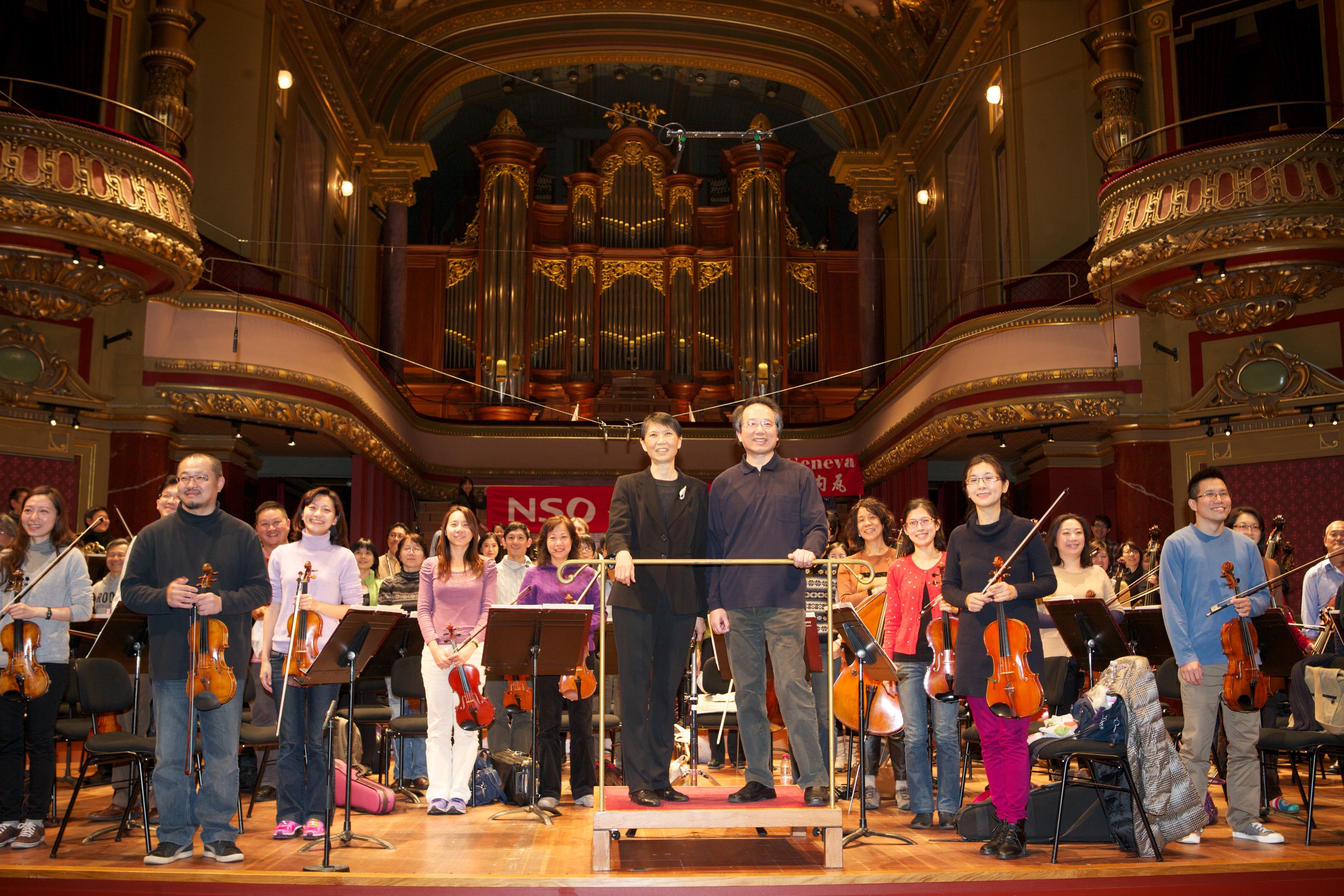 總統夫人周美青女士以「臺灣交響樂團」榮譽團長身分為彩排團員打氣