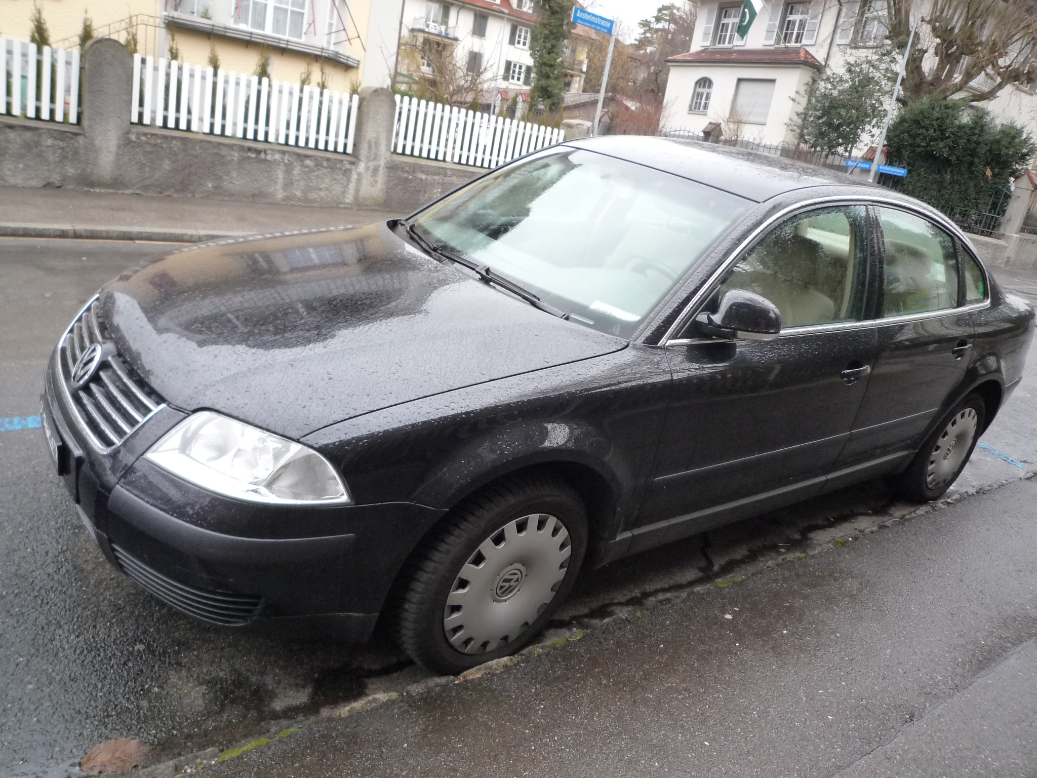 本處出售二手公務車1台