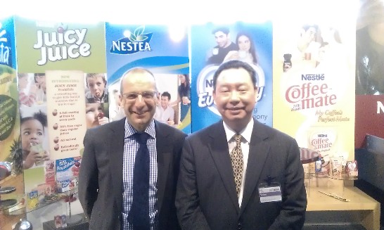 駐日內瓦辦事處俞處長拜會雀巢（Nestlé）總公司，由其亞太及非洲管理副總裁Cornel Krummenacher陪同參觀雀巢產品館。