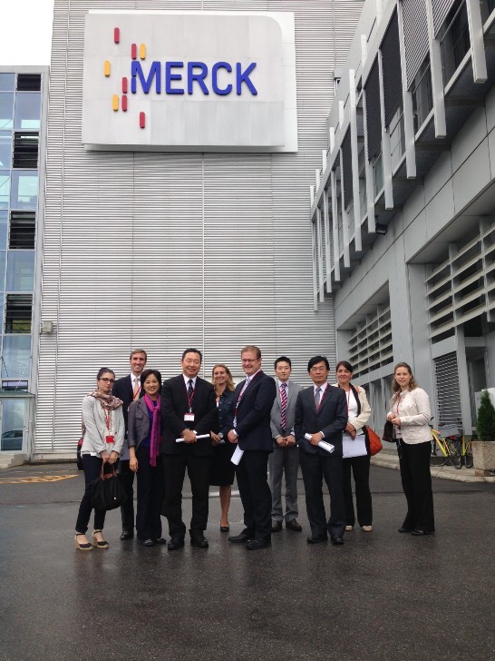 駐日內瓦辦事處俞處長參觀Merck Serono藥廠。