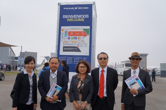 陳大使新東應邀參觀智利2016年國際航太博覽會