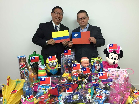 Foto de Representante Sr. Antonio YEH con Senador Guillermo García Realpe