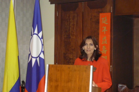 郭琳會長(María Fernanda Guarín)致詞