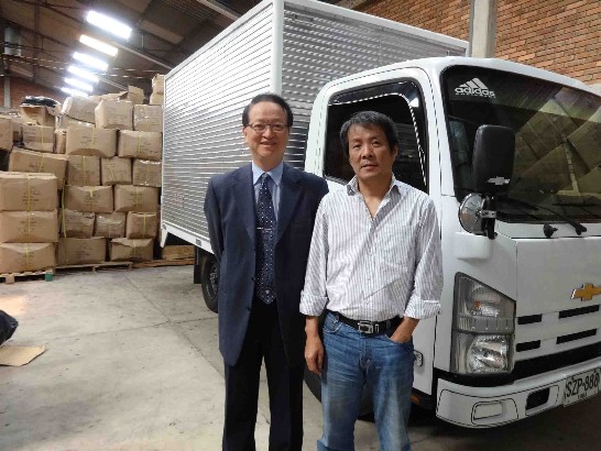 湯代表與台商陳英豪合影