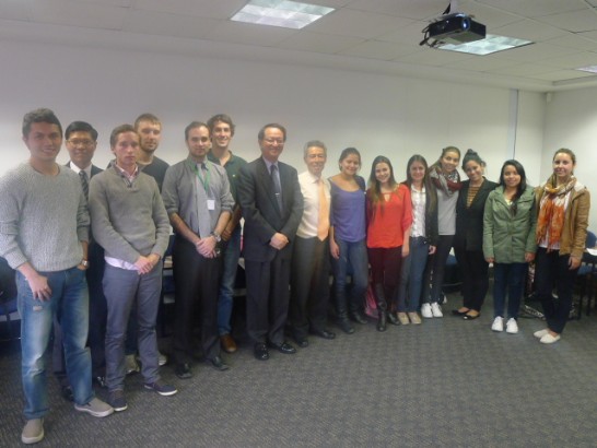 湯代表與師生合影