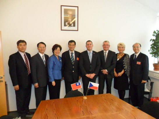 國家通訊傳播委員會虞副主委孝成等乙行3人由駐捷克薛代表美瑜陪同，拜會捷克電信辦公室主席Jaromir Novak舉行雙邊會談。