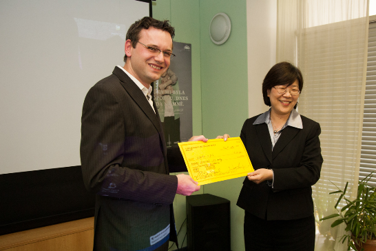 本處薛代表捐贈Elpida基金會支票