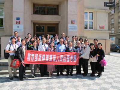 薛代表與第1梯次師鐸獎獲獎人員合影