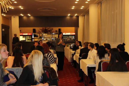 薛代表於餐會前致歡迎詞