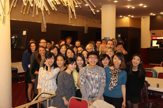 薛代表及Josef Hynek校長與雙方交換生合影留念