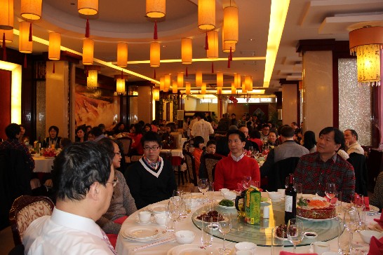 旅捷台商、僑胞及臺灣學生聚餐場景