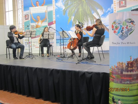 本次台灣旅遊之訴求以文化為亮點，捷克處首次洽獲主辦單位安排台灣留學生於人潮最多之星期六下午在旅展舞台演奏台灣民謠40分鐘。