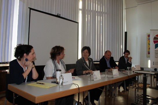 座談會現場主持人及與談人左至右：Jana Sehnalkova, Petra Andelova,薛代表美瑜, Martin Riegl及Vaclav Kopecky