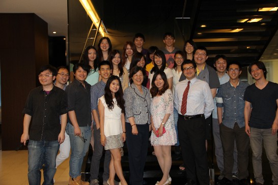 薛代表與Palacky大學臺灣留學生合影留念